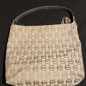 Michael Kors Bedford Shoulder Bag in grey
